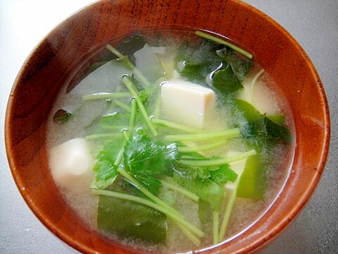 豆腐わかめ三つ葉の味噌汁
